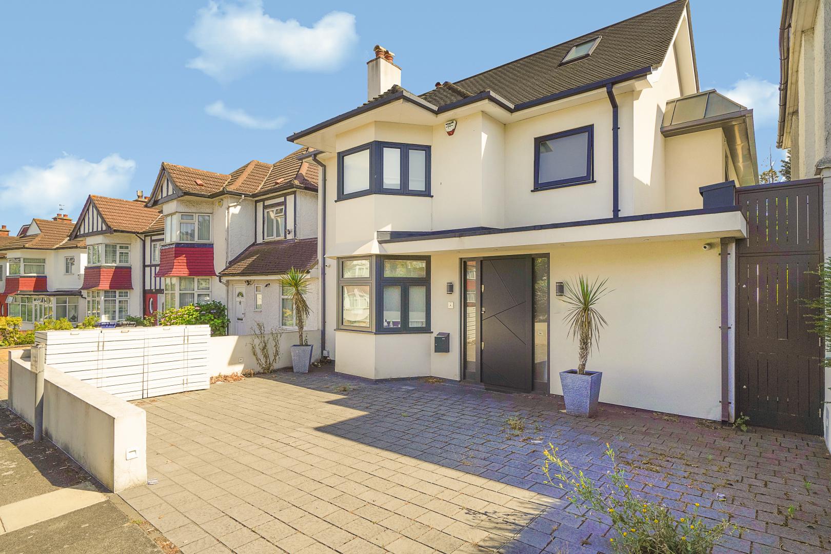 Luxury Family Home Elliot Road, Hendon